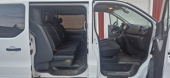Opel Vivaro 12 of 16