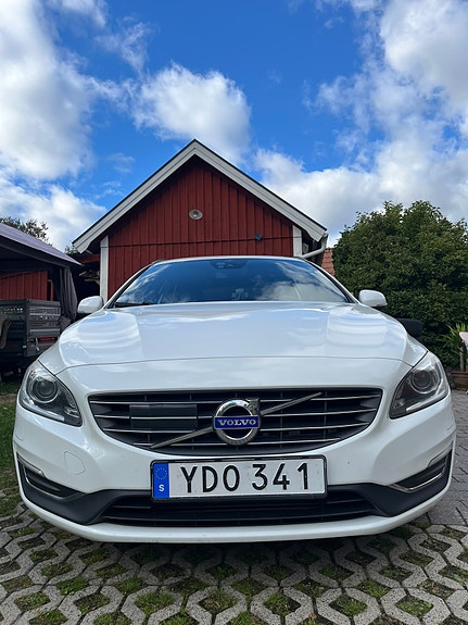 Volvo V60 2 of 8