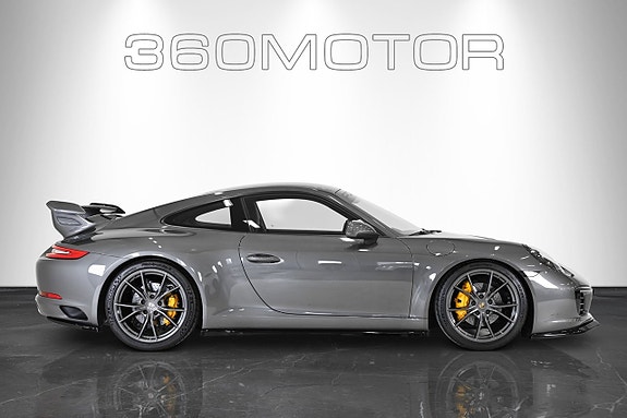 Porsche 911 Carrera 2 of 14