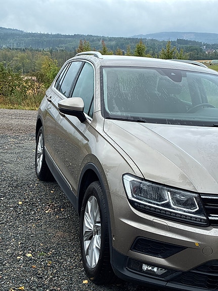 Volkswagen Tiguan 2 of 5