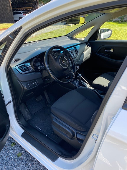 Kia Carens 8 of 10