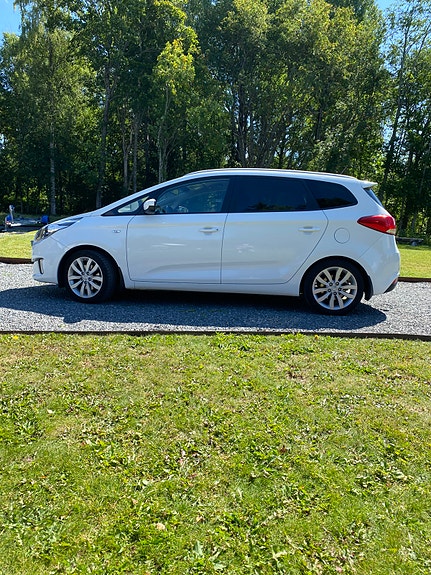 Kia Carens 5 of 10