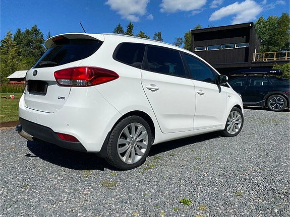 Kia Carens 4 of 10