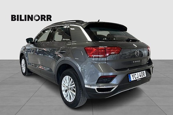 Volkswagen T-Roc 2 of 12