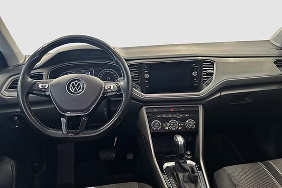 Volkswagen T-Roc 10 of 12