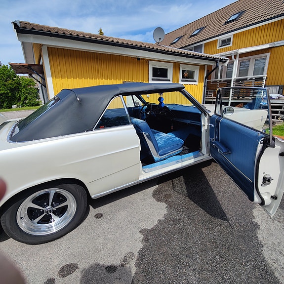 Ford Galaxie 5 of 6