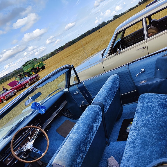 Ford Galaxie 4 of 6