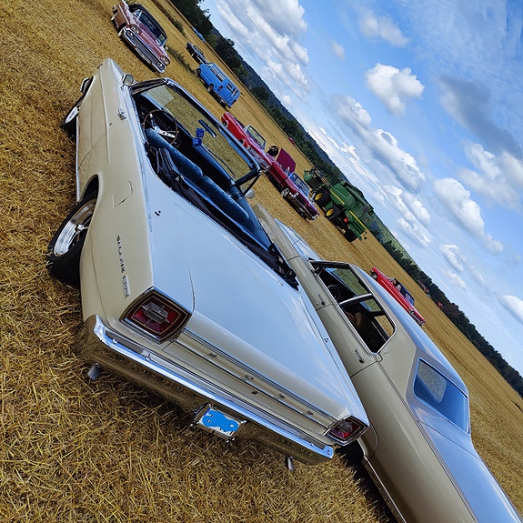 Ford Galaxie 3 of 6