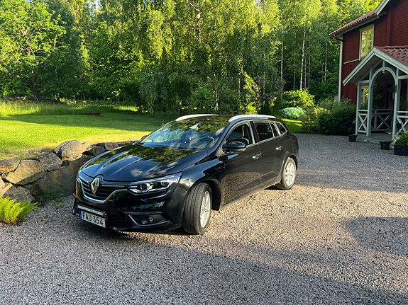 Renault Megane IV 2 of 10