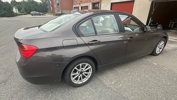 BMW 320d 5 of 8