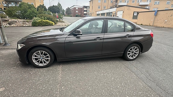 BMW 320d 3 of 8