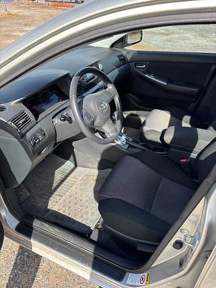 Toyota Corolla 4 of 6