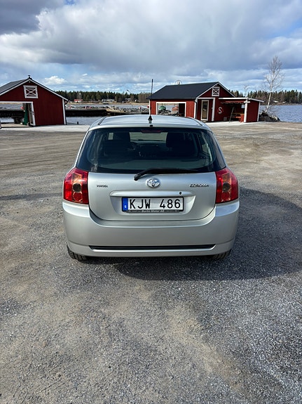 Toyota Corolla 3 of 6