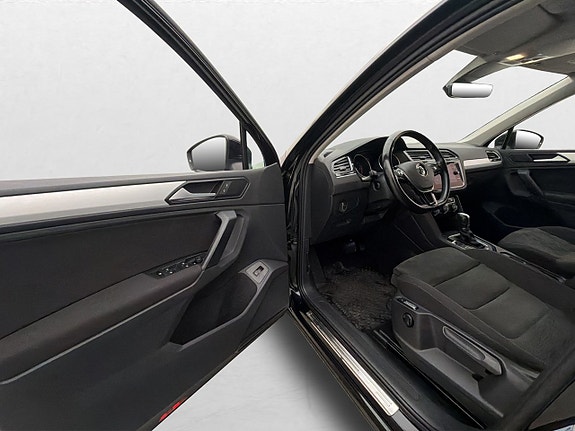 Volkswagen Tiguan 13 of 30