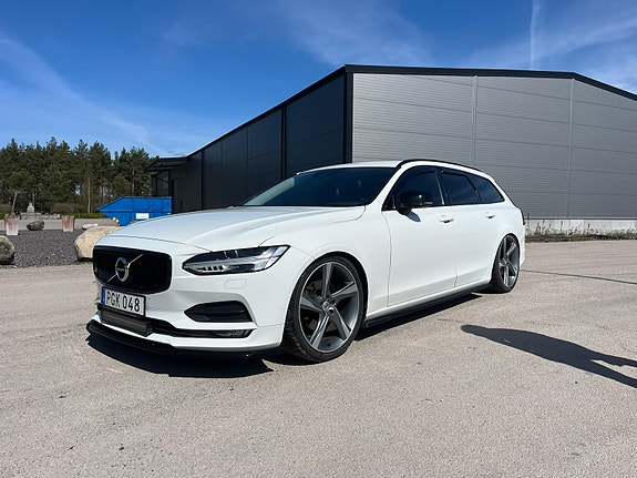 Volvo V90 2 of 7