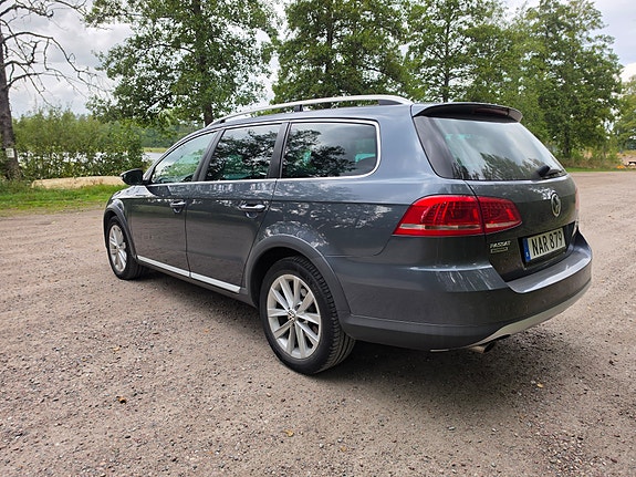 Volkswagen Passat Alltrack 3 of 8