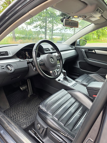 Volkswagen Passat Alltrack 5 of 8