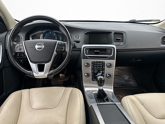 Volvo V60 13 of 30