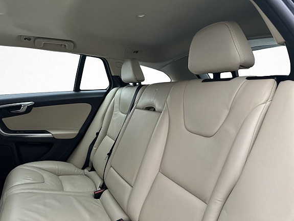 Volvo V60 20 of 30