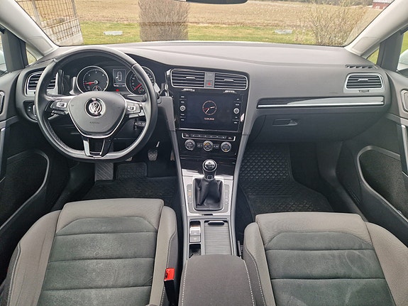 Volkswagen Golf VII 5 of 8