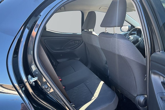 Toyota Yaris 8 of 22