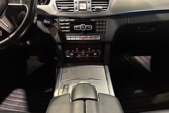 Mercedes-Benz E220 12 of 17