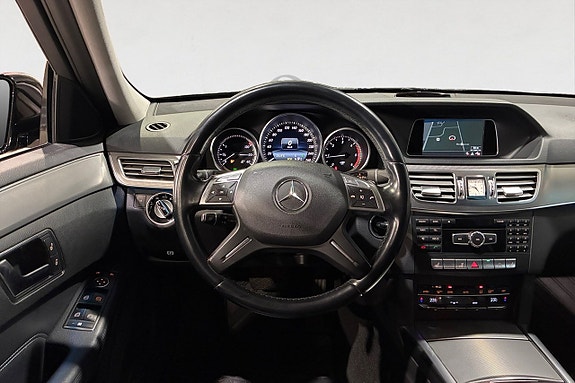 Mercedes-Benz E220 13 of 17