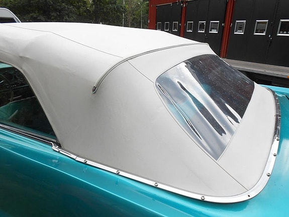 Pontiac Bonneville 18 of 26