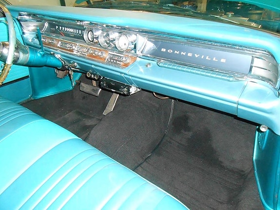Pontiac Bonneville 11 of 24