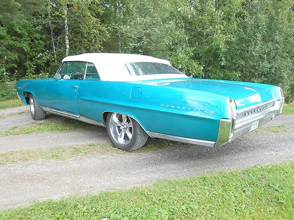 Pontiac Bonneville 6 of 26