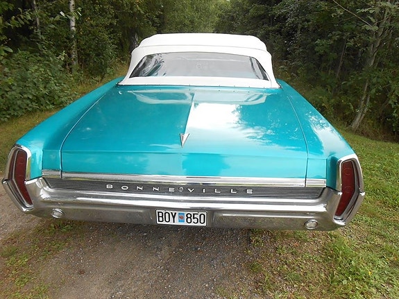 Pontiac Bonneville 8 of 26