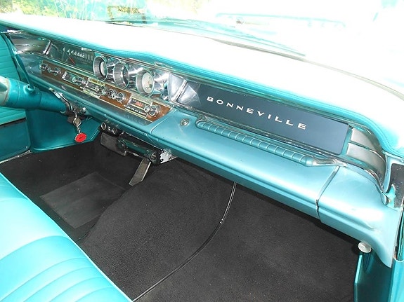 Pontiac Bonneville 10 of 26