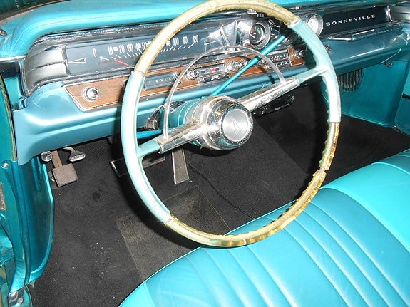 Pontiac Bonneville 9 of 24
