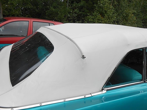 Pontiac Bonneville 17 of 26