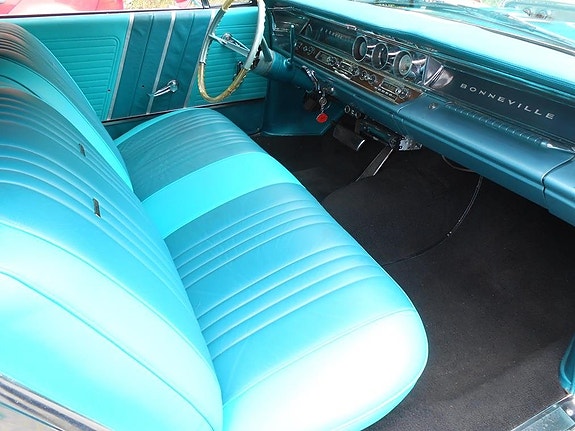 Pontiac Bonneville 12 of 26