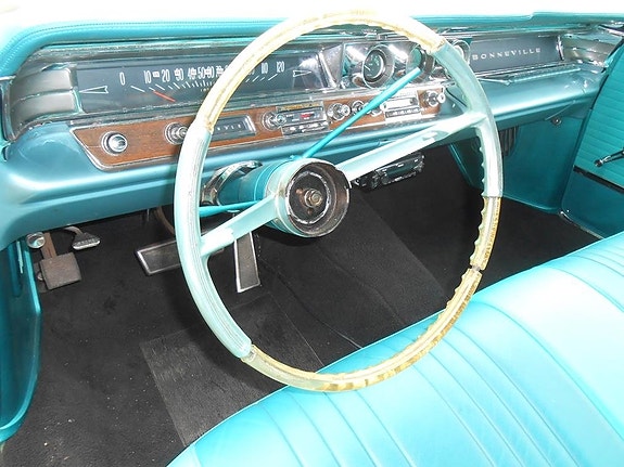 Pontiac Bonneville 9 of 26