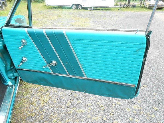 Pontiac Bonneville 16 of 26