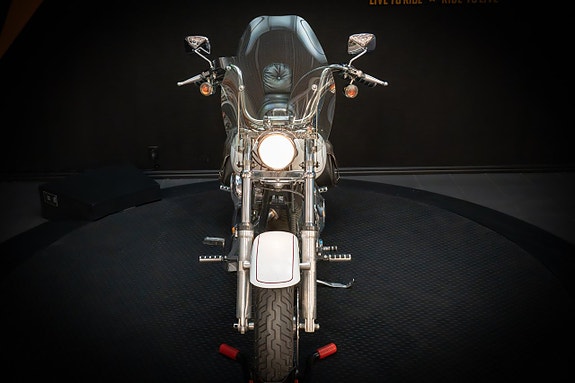 Harley-Davidson Dyna Wide Glide (FXDWG) 9 of 19