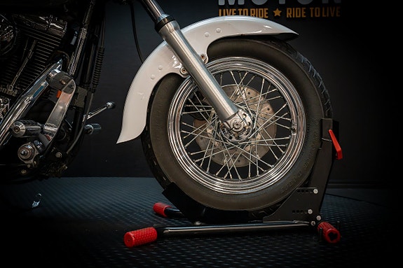 Harley-Davidson Dyna Wide Glide (FXDWG) 14 of 19