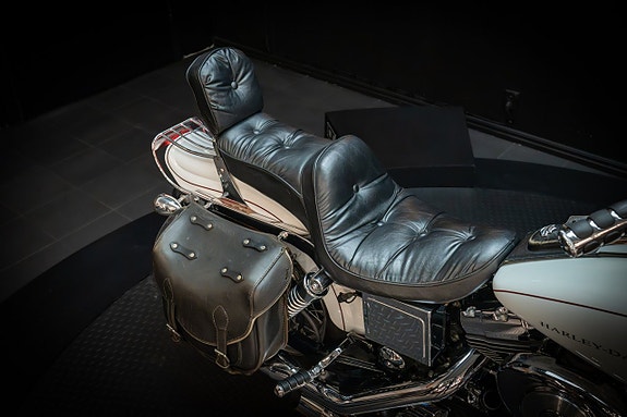 Harley-Davidson Dyna Wide Glide (FXDWG) 15 of 19
