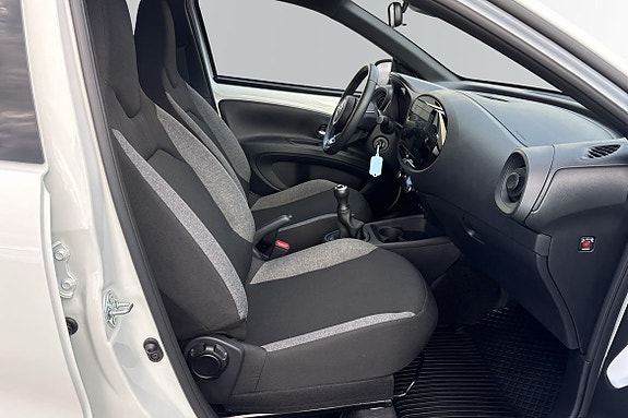 Toyota Aygo X 7 of 20