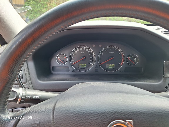 Volvo V70 4 of 11