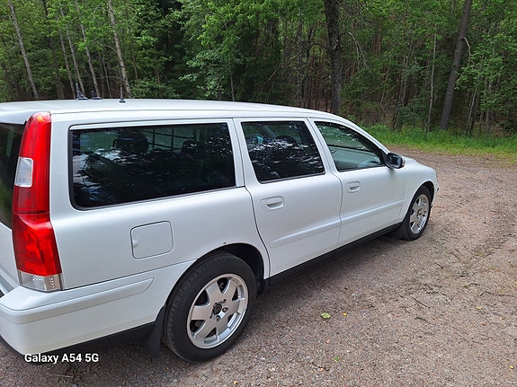 Volvo V70 2 of 11