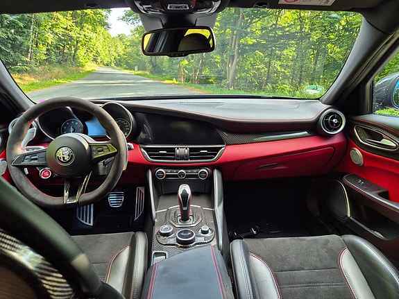 Alfa Romeo Giulia 15 of 16