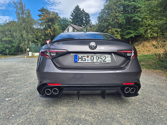Alfa Romeo Giulia 10 of 16