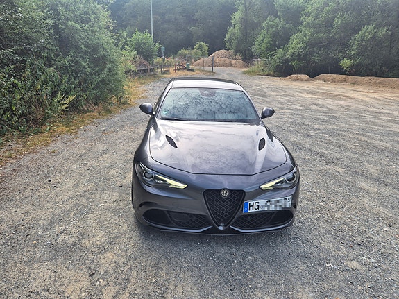 Alfa Romeo Giulia 7 of 16