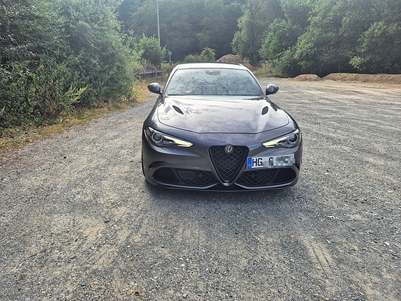 Alfa Romeo Giulia 4 of 16