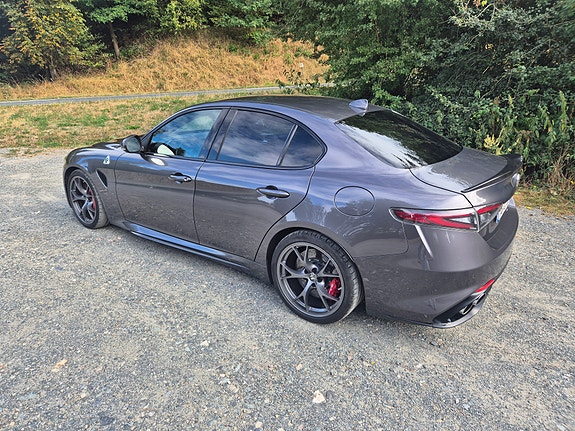 Alfa Romeo Giulia 12 of 16