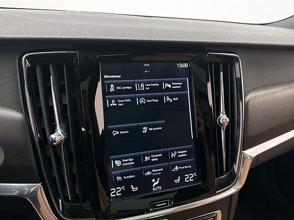 Volvo V90 Cross Country 18 of 30