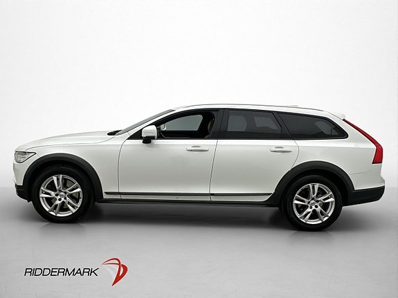 Volvo V90 Cross Country 2 of 30